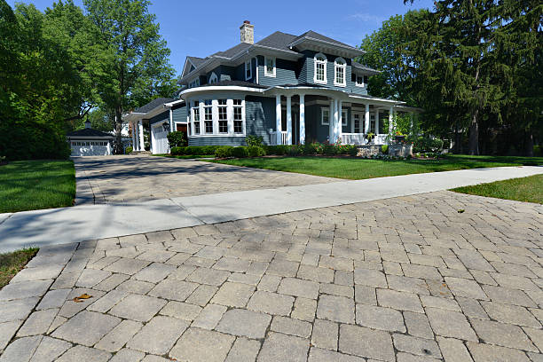 Best Professional Driveway Pavers  in Halstead, KS